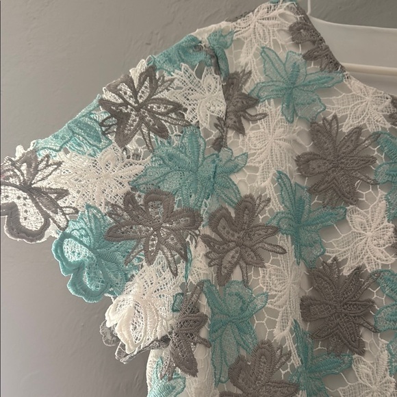 Alfred Dunner Women's Floral Lace Top - Gray and Blue 24 - Picture 2 of 8